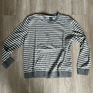 Men’s GAP sweater